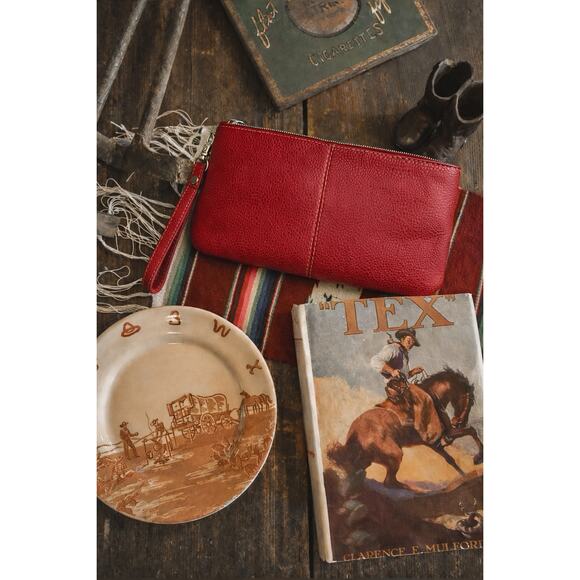 Latico Vintage Y2K Cranberry Antiqued Pebble Leather Wristlet Clutch Western Red